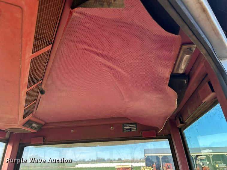 image for item NB9289 1976 White Field Boss 2-85  tractor