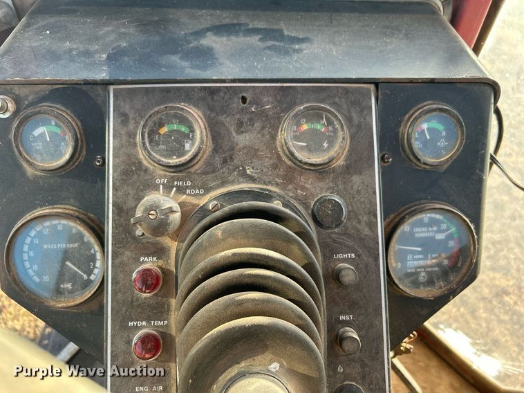 image for item NB9289 1976 White Field Boss 2-85  tractor