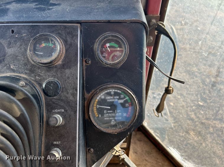 image for item NB9289 1976 White Field Boss 2-85  tractor