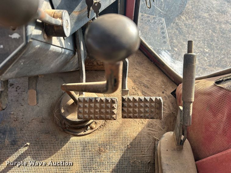 image for item NB9289 1976 White Field Boss 2-85  tractor