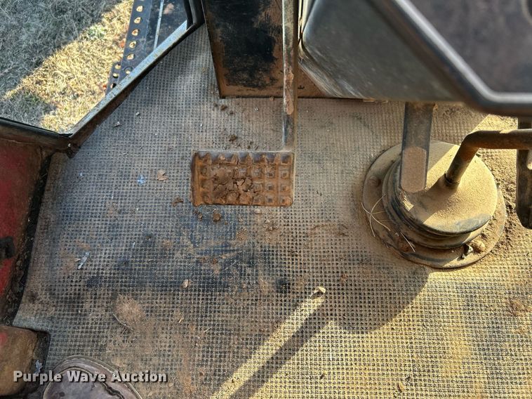 image for item NB9289 1976 White Field Boss 2-85  tractor