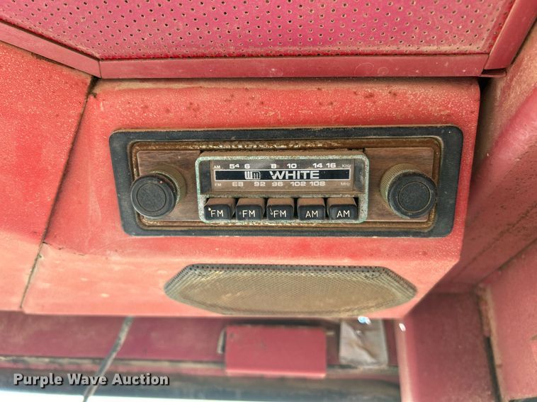 image for item NB9289 1976 White Field Boss 2-85  tractor