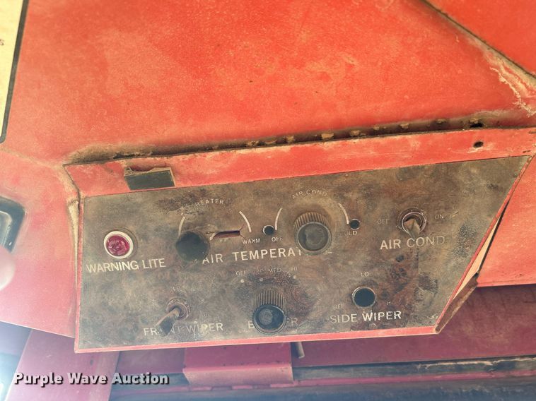 image for item NB9289 1976 White Field Boss 2-85  tractor