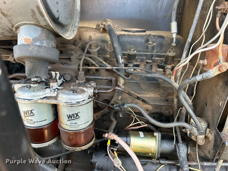 image for item NB9289 1976 White Field Boss 2-85  tractor