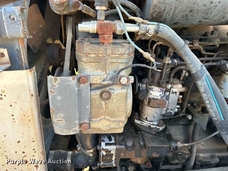 image for item NB9289 1976 White Field Boss 2-85  tractor