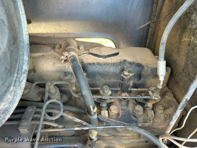 image for item NB9289 1976 White Field Boss 2-85  tractor