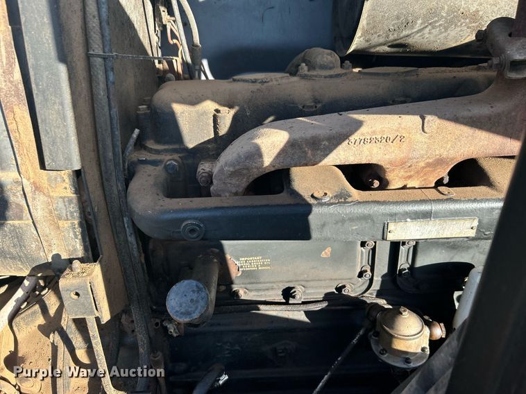 image for item NB9289 1976 White Field Boss 2-85  tractor