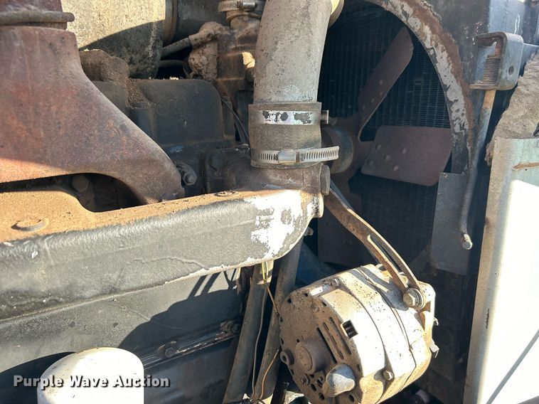 image for item NB9289 1976 White Field Boss 2-85  tractor