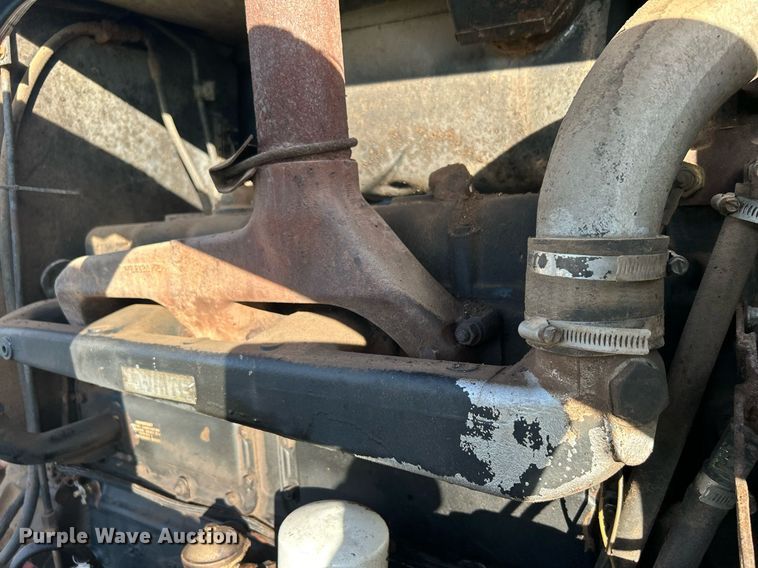 image for item NB9289 1976 White Field Boss 2-85  tractor