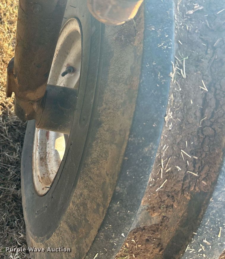 image for item NB9289 1976 White Field Boss 2-85  tractor