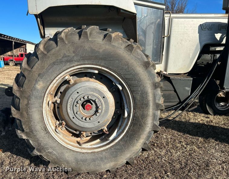 image for item NB9289 1976 White Field Boss 2-85  tractor