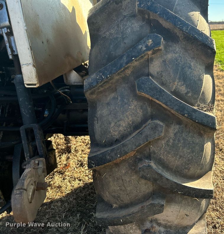 image for item NB9289 1976 White Field Boss 2-85  tractor