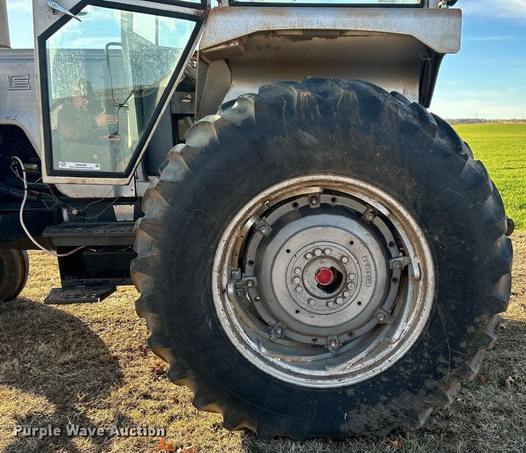 image for item NB9289 1976 White Field Boss 2-85  tractor