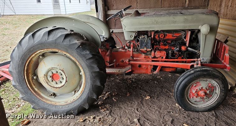 image for item NE9340 1955 Ford 800  tractor