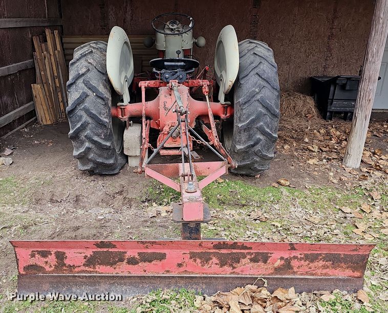 image for item NE9340 1955 Ford 800  tractor