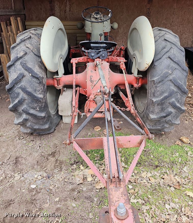image for item NE9340 1955 Ford 800  tractor