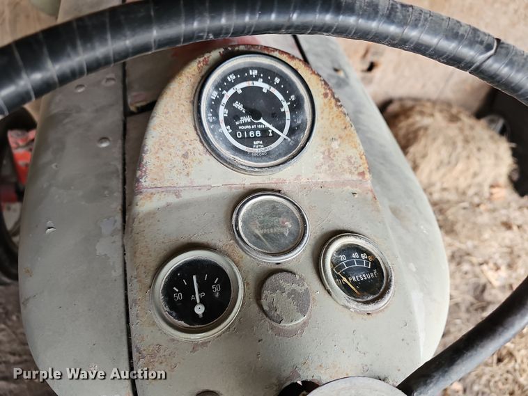 image for item NE9340 1955 Ford 800  tractor