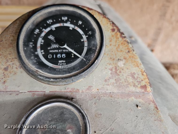 image for item NE9340 1955 Ford 800  tractor