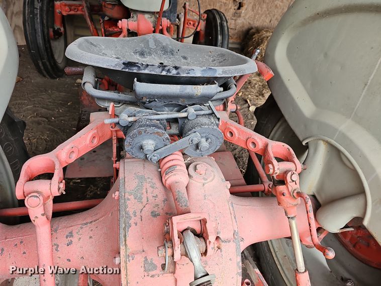 image for item NE9340 1955 Ford 800  tractor