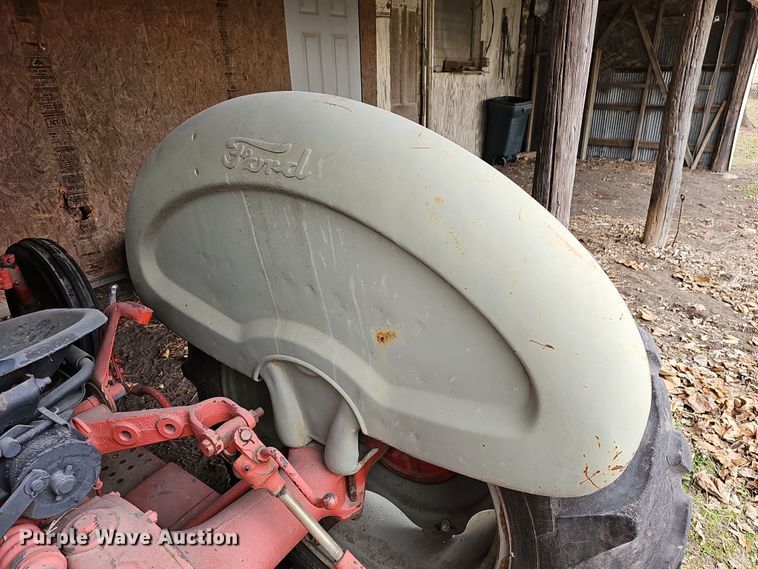 image for item NE9340 1955 Ford 800  tractor
