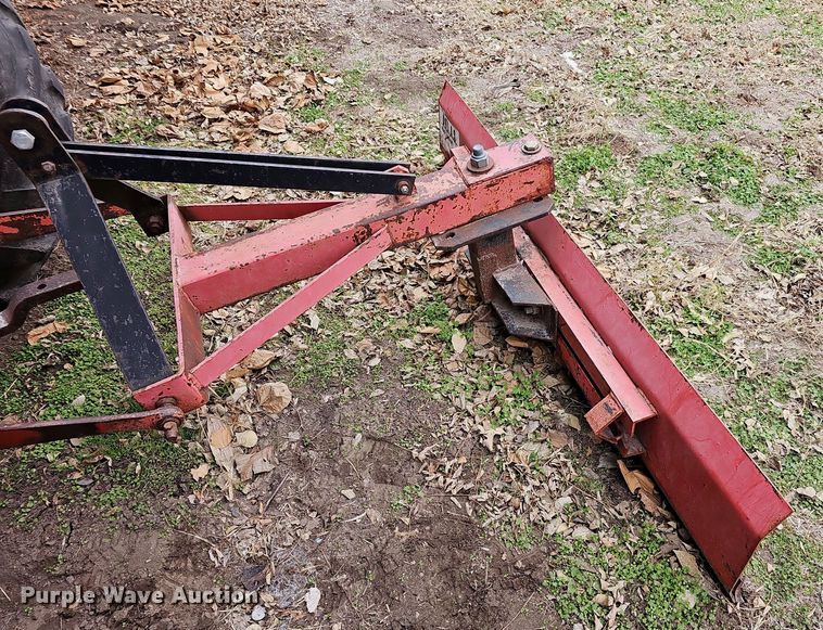 image for item NE9340 1955 Ford 800  tractor