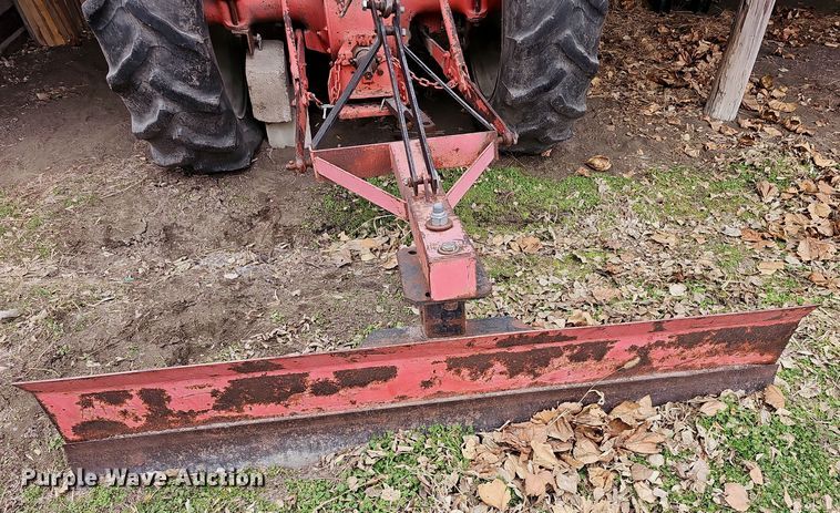 image for item NE9340 1955 Ford 800  tractor