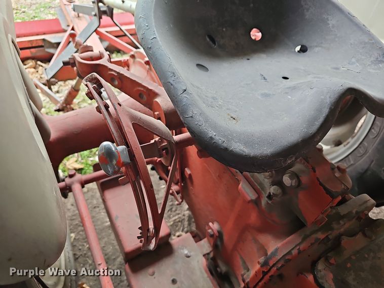 image for item NE9340 1955 Ford 800  tractor