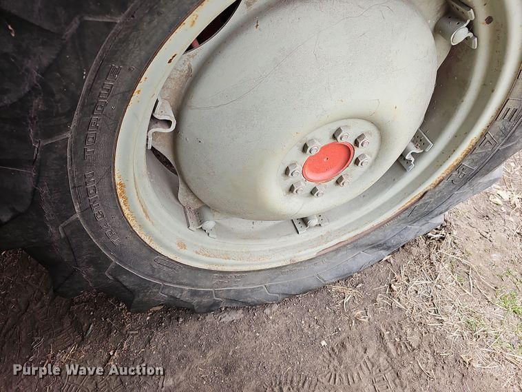 image for item NE9340 1955 Ford 800  tractor