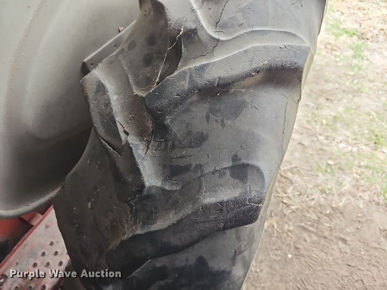 image for item NE9340 1955 Ford 800  tractor