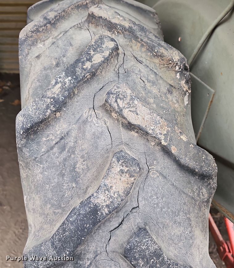 image for item NE9340 1955 Ford 800  tractor