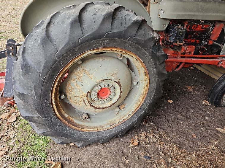 image for item NE9340 1955 Ford 800  tractor