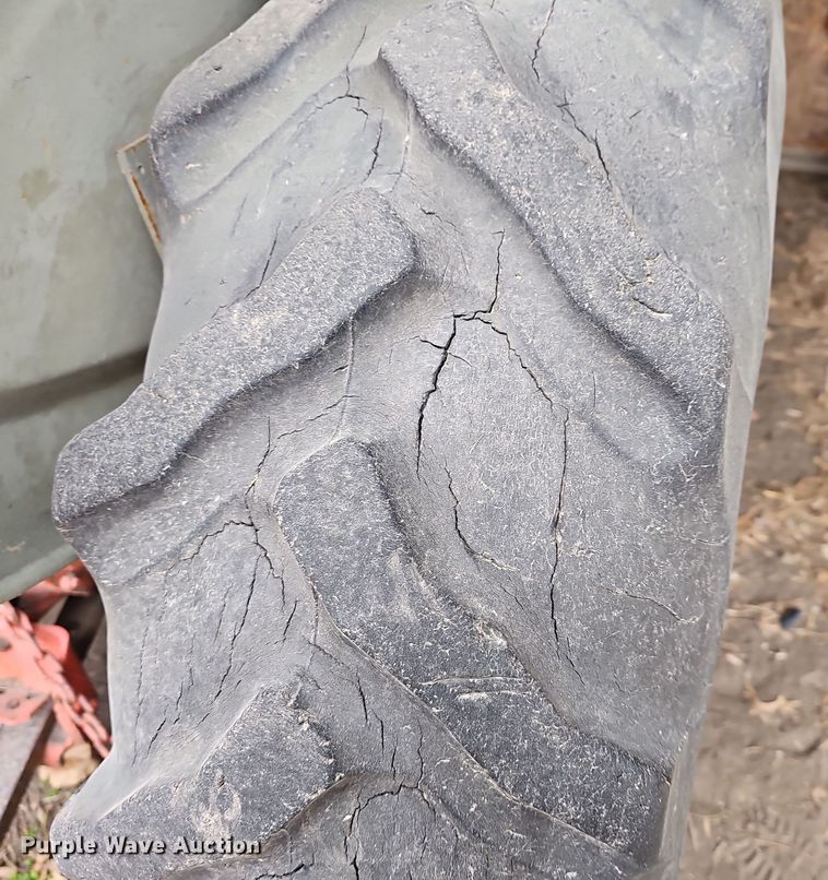 image for item NE9340 1955 Ford 800  tractor