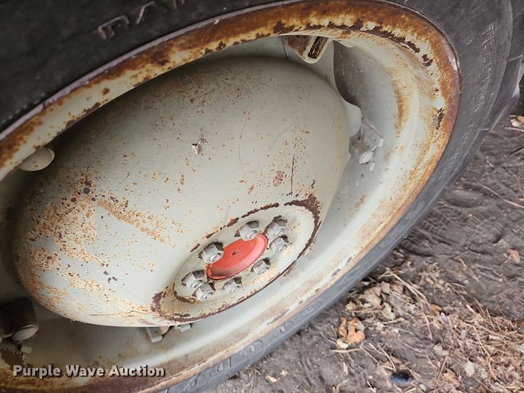 image for item NE9340 1955 Ford 800  tractor