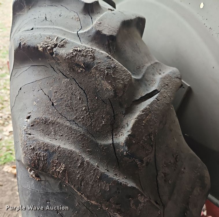 image for item NE9340 1955 Ford 800  tractor