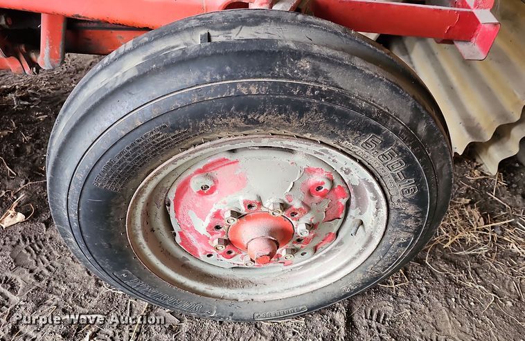 image for item NE9340 1955 Ford 800  tractor