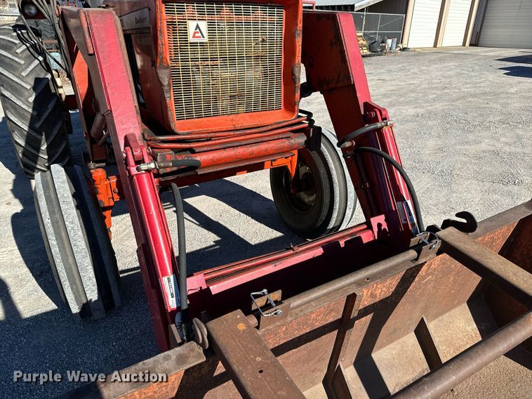 image for item NI9650 1969 Allis-Chalmers 190  tractor