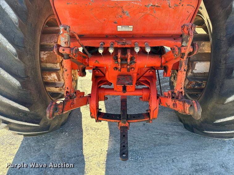 image for item NI9650 1969 Allis-Chalmers 190  tractor