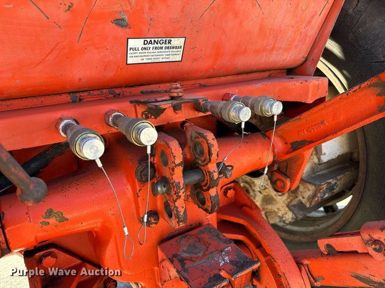 image for item NI9650 1969 Allis-Chalmers 190  tractor
