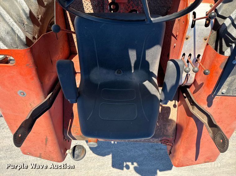 image for item NI9650 1969 Allis-Chalmers 190  tractor