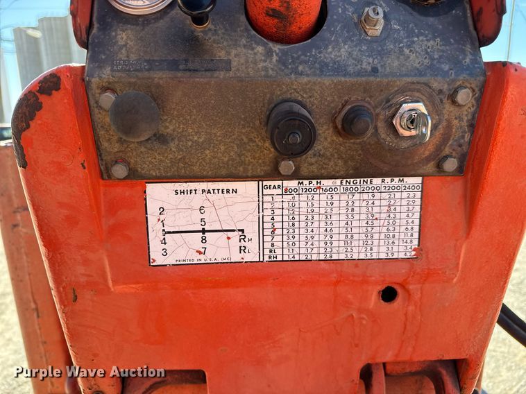 image for item NI9650 1969 Allis-Chalmers 190  tractor