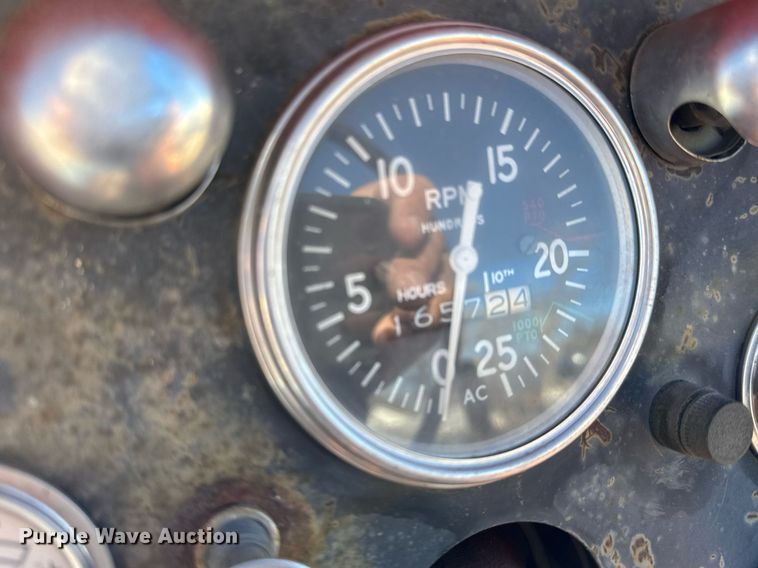 image for item NI9650 1969 Allis-Chalmers 190  tractor