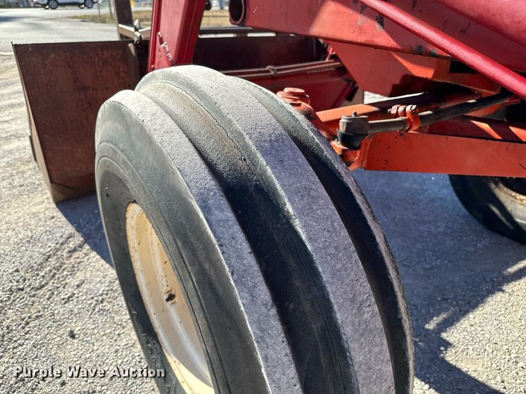 image for item NI9650 1969 Allis-Chalmers 190  tractor