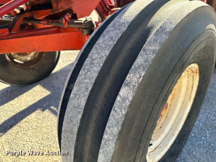 image for item NI9650 1969 Allis-Chalmers 190  tractor