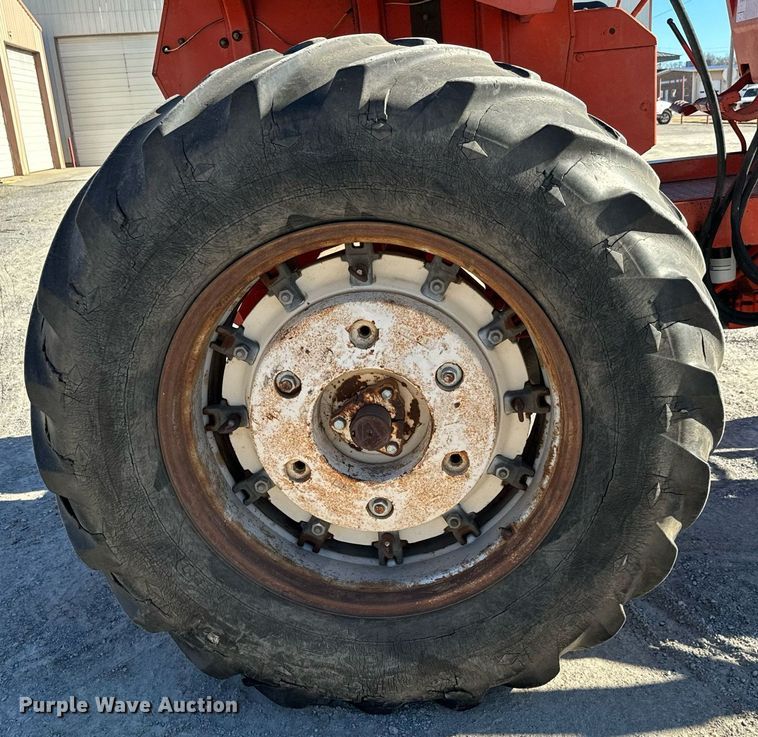 image for item NI9650 1969 Allis-Chalmers 190  tractor