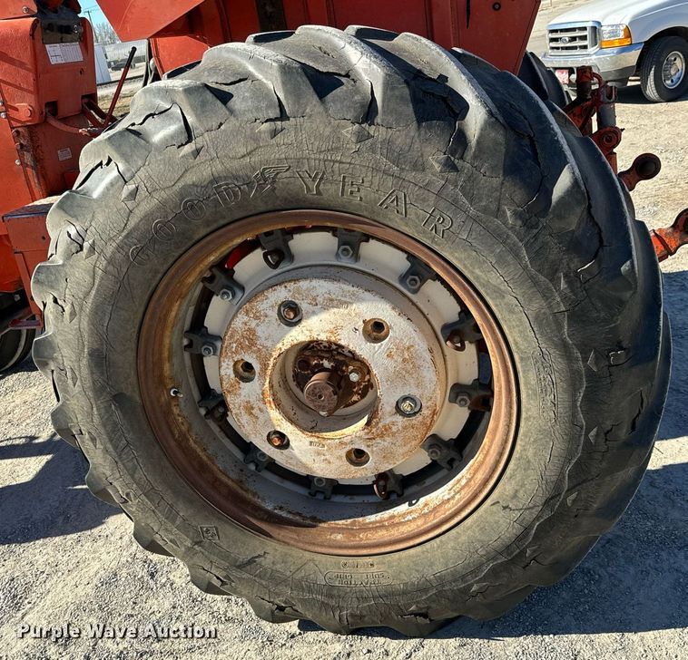 image for item NI9650 1969 Allis-Chalmers 190  tractor