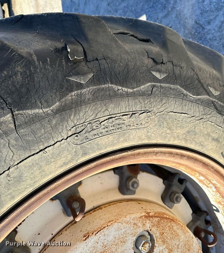 image for item NI9650 1969 Allis-Chalmers 190  tractor