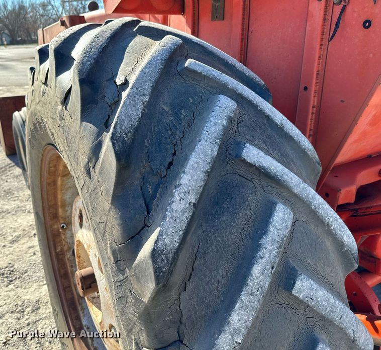 image for item NI9650 1969 Allis-Chalmers 190  tractor