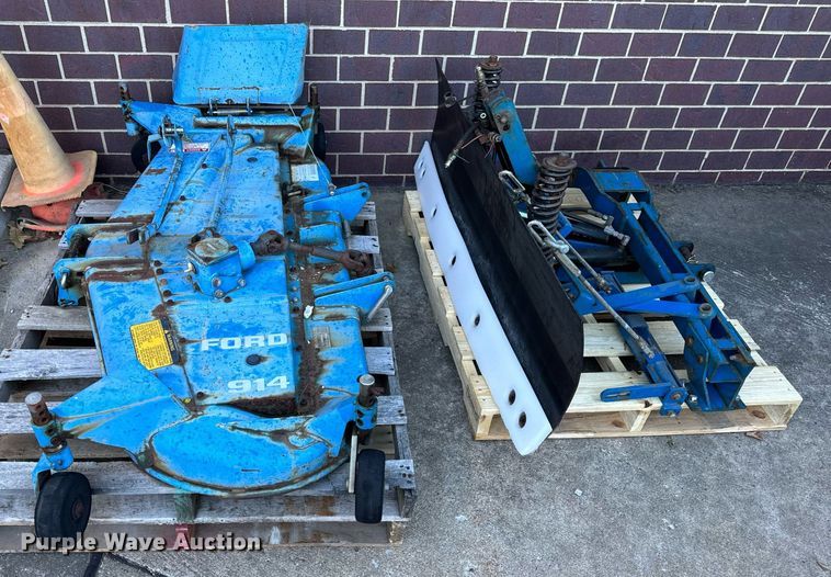 image for item NM9179 New Holland 1220  MFWD tractor