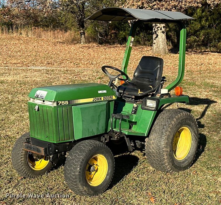 image for item NO9481 1994 John Deere 755  compactor tractor