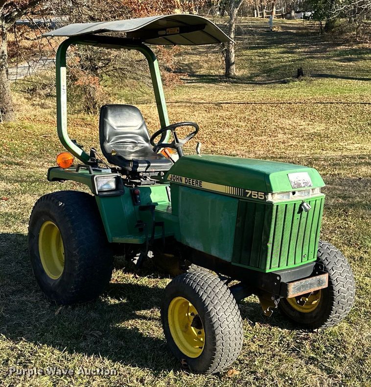 image for item NO9481 1994 John Deere 755  compactor tractor